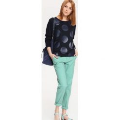 BLUZA DAMSKA. Bluzy damskie Top Secret, w grochy, bez rękawów, bez kaptura. W wyprzedaży za 39,99 zł.