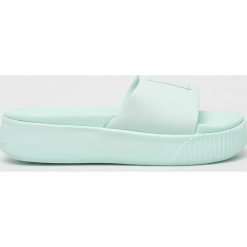 Puma - Klapki Platform Slide. Zielone klapki damskie Puma, bez wzorów, ze skóry, bez obcasa, na obcasie. W wyprzedaży za 149,90 zł.