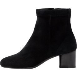 Clarks Unstructured COSMO UP Botki black. Czarne botki damskie skórzane marki Clarks Unstructured, klasyczne. Za 499,00 zł.