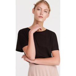 Gladki T-shirt - Brązowy. Pomarańczowe t-shirty damskie Reserved, s, bez wzorów, bez kołnierzyka. W wyprzedaży za 19,99 zł.
