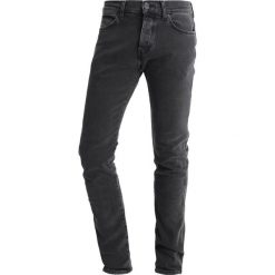 Rurki męskie: Wrangler SPENCER Jeansy Slim Fit black dirt