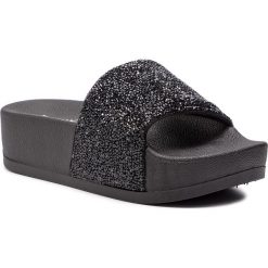 Klapki DKNY - Hampton K4892559 Black. Czarne klapki damskie DKNY, z aplikacjami, z tworzywa sztucznego, bez obcasa. Za 299,00 zł.