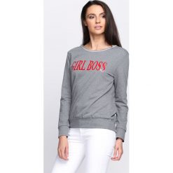 Ciemnoszara Bluza Boss Lady. Szare bluzy damskie marki Born2be, s, z nadrukiem, z długim rękawem, długie, bez kaptura. Za 79,99 zł.
