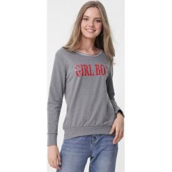 Ciemnoszara Bluza Lady Boss. Szare bluzy damskie Born2be, s, z nadrukiem, z długim rękawem, długie, bez kaptura. Za 69,99 zł.