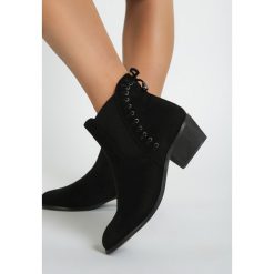Czarne Zamszowe Botki Woodridge. Czarne botki damskie Renee, z zamszu, bez obcasa, na obcasie, bez zapięcia. Za 139,99 zł.