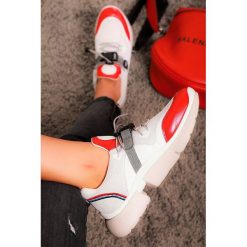 Damskie buty sportowe AZRA RED. Czerwone buty sportowe damskie IVET, bez wzorów, sportowe. W wyprzedaży za 39,00 zł.
