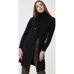 Czarna Kamizelka Solange. Czarne kamizelki damskie Born2be, xl, bez wzorów, z dzianiny, klasyczne, długie, bez kaptura. Za 79,99 zł.