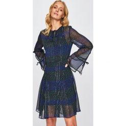 Tommy Hilfiger - Sukienka. Czarne sukienki damskie TOMMY HILFIGER, na co dzień, bez wzorów, z poliesteru, casualowe, bez kołnierzyka, z długim rękawem, długie, mini, proste. W wyprzedaży za 429,90 zł.