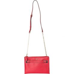 Torebka w kolorze czerwonym - (S)26 x (W)17 cm. Czerwone torebki klasyczne damskie marki Guess, w paski, z poliesteru, na ramię, bez dodatków. W wyprzedaży za 299,95 zł.