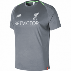 Treningowa Koszulka Liverpool - MT831006CTR. Koszulki męskie New Balance, na jesień, m, bez wzorów, z poliesteru, sportowe, bez kołnierzyka, bez rękawów. W wyprzedaży za 209,99 zł.