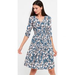Sukienka ze wzorem. Sukienki damskie ZOCHA, xl, w paski, z tkaniny. W wyprzedaży za 149,95 zł.