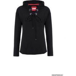 Czarna bluza damska z metalowymi ringami w kaptu. Czarne bluzy damskie z kapturem marki Pakamera, z bawełny. Za 129,00 zł.
