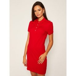 Sukienka dzianinowa Lacoste EF5473. Czerwone sukienki damskie Lacoste, bez wzorów, z dzianiny, bez kołnierzyka, bez rękawów. Za 699,00 zł.
