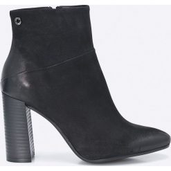 Carinii - Botki. Czarne buty zimowe damskie marki Carinii, z materiału, na obcasie. W wyprzedaży za 199,90 zł.
