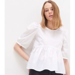 Bluzka z bufiastymi rękawami - Biały. Białe bluzki damskie House, xs, bez wzorów, bez kołnierzyka, bez rękawów. W wyprzedaży za 39,99 zł.
