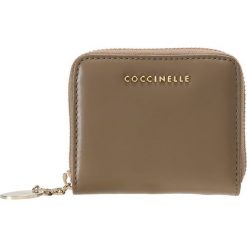 Portfele damskie: Coccinelle HELOISE Portfel taupe