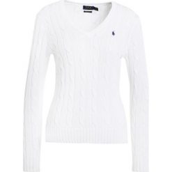 Polo Ralph Lauren KIMBERLY Sweter white. Białe swetry klasyczne damskie marki Polo Ralph Lauren, m, z bawełny. Za 569,00 zł.