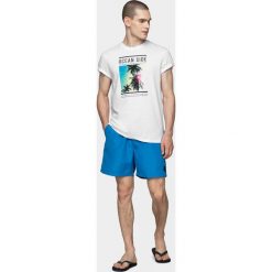 T-shirt męski TSM621 - biały - Outhorn. Białe koszulki męskie Outhorn, m, bez wzorów, z bawełny, bez kołnierzyka. W wyprzedaży za 29,99 zł.