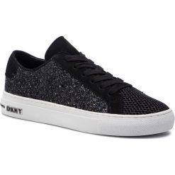 Tenisówki DKNY - Court K1933385 Black. Czarne półbuty damskie DKNY, na co dzień, bez wzorów, ze skóry, bez obcasa, na płaskiej podeszwie, bez zapięcia. Za 479,00 zł.