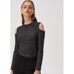 Błyszcząca bluzka cold arms - Czarny. Czarne bluzki damskie Sinsay, s, bez wzorów, bez kołnierzyka, bez rękawów. W wyprzedaży za 24,99 zł.