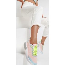 Różowe Sneakersy Qego. Różowe sneakersy damskie Renee. Za 109,99 zł.
