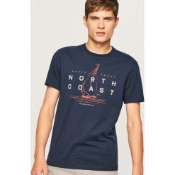T-shirty męskie: T-shirt z nadrukiem north coast - Granatowy