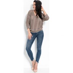 Sweter ażurowy w serek - Mocca, s/m. Swetry damskie e-margeritka.pl, na wiosnę, s, bez wzorów, z bawełny, eleganckie, z długim rękawem, długie, bez kaptura. Za 119,99 zł.