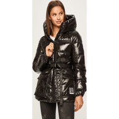 Dkny - Kurtka. Czarne kurtki damskie DKNY, s, bez wzorów, z elastanu, krótkie, z kapturem. Za 949,90 zł.