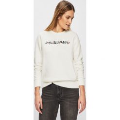 Mustang - Bluza. Białe bluzy damskie Mustang, s, z nadrukiem, z bawełny, bez rękawów, bez kaptura. W wyprzedaży za 169,90 zł.