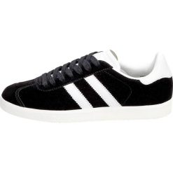 Czarne sportowe buty damskie McKey DSP135. Czarne buty sportowe damskie Mckey, bez wzorów, sportowe. W wyprzedaży za 69,00 zł.
