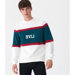 Bluza z napisem - Kremowy. Białe bluzy męskie House, s, z napisami, bez kołnierzyka, bez rękawów, bez kaptura. W wyprzedaży za 49,99 zł.