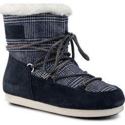 Śniegowce MOON BOOT - Mb Far Side Low Fur/Tartan 24201100001 Navy Blue. Niebieskie kozaki damskie Moon Boot, na zimę, ze skóry, bez obcasa, bez zapięcia. W wyprzedaży za 639,00 zł.