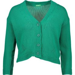 Kardigan w kolorze zielonym. Zielone kardigany damskie Benetton, xs, bez wzorów, z bawełny, bez rękawów, bez kaptura. W wyprzedaży za 76,95 zł.