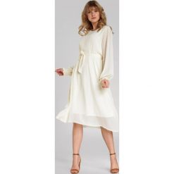 Żółta Sukienka Hamer. Żółte sukienki damskie Renee, m, w paski, z tkaniny, eleganckie, z okrągłym kołnierzem, z długim rękawem, długie, midi, trapezowe. Za 129,99 zł.