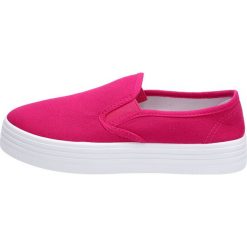 SLIP ON Tenisówki damskie WISHOT 118 FUKSJA. Czerwone trampki i tenisówki damskie Wishot, bez wzorów, bez zapięcia. W wyprzedaży za 40,00 zł.