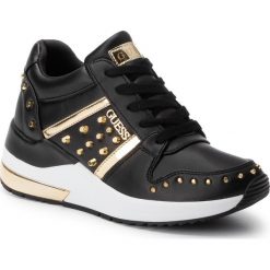 Sneakersy GUESS - Joydee FL7JOD ELE12 BLACK. Czarne półbuty damskie Guess, z aplikacjami, ze skóry ekologicznej, bez obcasa, na koturnie, bez zapięcia. W wyprzedaży za 499,00 zł.