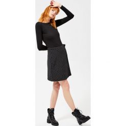 Spódnica kopertowa z wiązaniem. Czarne spódniczki damskie Moodo, xs, bez wzorów, z elastanu, trapezowe. Za 39,99 zł.