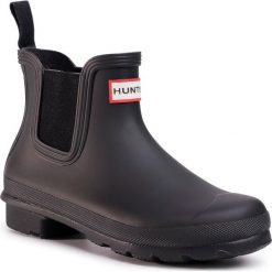 Kalosze HUNTER - Original Chelsea WFS2078RMA Black. Czarne kalosze damskie Hunter, z tworzywa sztucznego, klasyczne, bez obcasa, bez zapięcia. Za 489,00 zł.