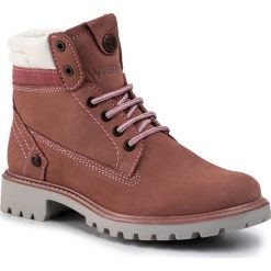 Trapery WRANGLER - Creek WL172500 Winter Rose 525. Różowe trapery damskie Wrangler, z zamszu, bez obcasa, bez zapięcia. W wyprzedaży za 259,00 zł.