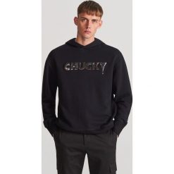 Bluza Chucky - Czarny. Czarne bluzy męskie Reserved, s, bez wzorów, bez kołnierzyka, bez rękawów, bez kaptura. Za 139,99 zł.