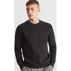 Gładka bluza - Czarny. Czarne bluzy męskie Reserved, s, bez wzorów, bez kołnierzyka, bez rękawów, bez kaptura. Za 79,99 zł.