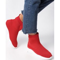 Czerwone Sneakersy Sodium. Czerwone buty sportowe damskie Born2be, bez wzorów, sportowe. Za 79,99 zł.