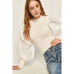 Answear - Bluzka. Białe bluzki damskie ANSWEAR, s, bez wzorów, z bawełny, z okrągłym kołnierzem, z długim rękawem. W wyprzedaży za 79,90 zł.