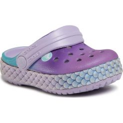 Klapki CROCS - Crocband Mermaid Metallic Clog Ps Kids 206344 Lavender. Fioletowe sandały dziewczęce Crocs, z tworzywa sztucznego, bez zapięcia. Za 149,00 zł.