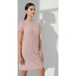 Elegancka sukienka. Szare sukienki damskie Greenpoint, bez wzorów, z poliesteru, eleganckie, bez kołnierzyka, bez rękawów. Za 129,99 zł.