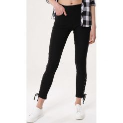 Czarne Legginsy Attractivity. Czarne legginsy damskie Born2be, s, bez wzorów. Za 49,99 zł.