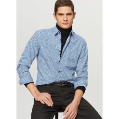 Wzorzysta koszula slim fit - Granatowy. Niebieskie koszule męskie Reserved, s, bez wzorów, bez kołnierzyka, bez rękawów. W wyprzedaży za 39,99 zł.