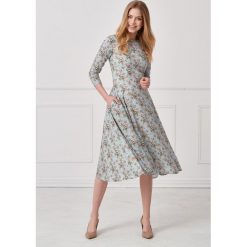 Sukienka Galatea Hazel 42 niebieski. Niebieskie sukienki damskie w kwiaty, z bawełny, klasyczne. Za 397,00 zł.