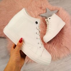 Sneakersy damskie na koturnie białe Big Star EE274128 - biały. Białe trampki i tenisówki damskie BIG STAR, bez wzorów, bez zapięcia. Za 129,99 zł.