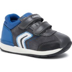 Sneakersy GEOX - B Rishon B. B B940RB 08522 C9AK4 Arthracite/Royal. Szare trampki chłopięce Geox, bez wzorów, z zamszu, na rzepy. W wyprzedaży za 189,00 zł.